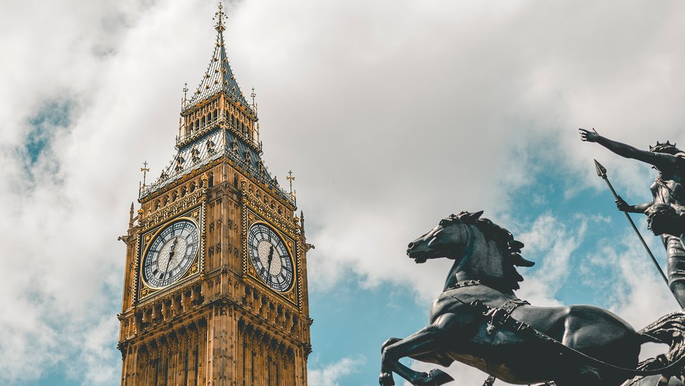 See Big Ben, Buckingham Palace, and other London icons during your trip. Credit: Jurica Koletić on Unsplash