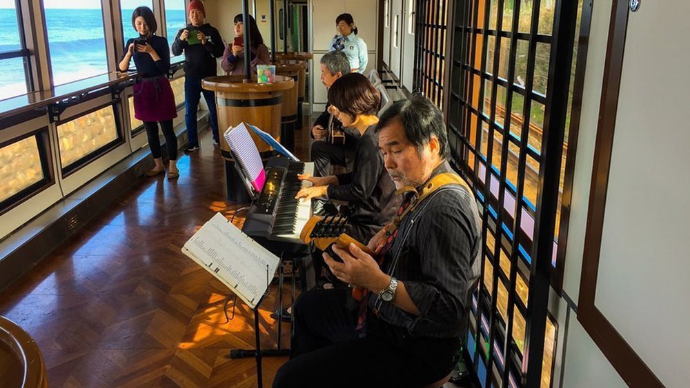 Chill with a cup of sake and captivating music aboard the Koshino Shu*Kura train. Image Credits: @patswalkoflife