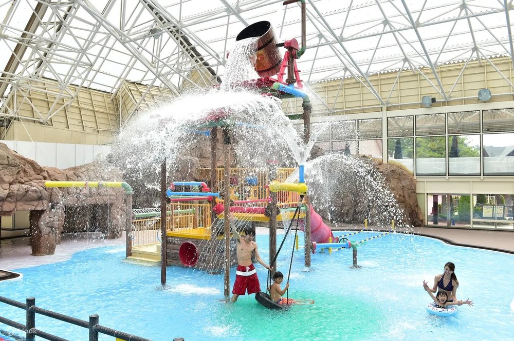 東京サマーランドの屋内プール