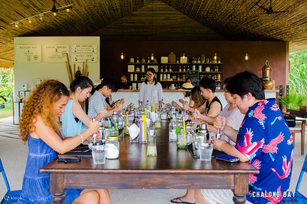 ทำค็อกเทล โดยฉลองเบย์รัมในภูเก็ต