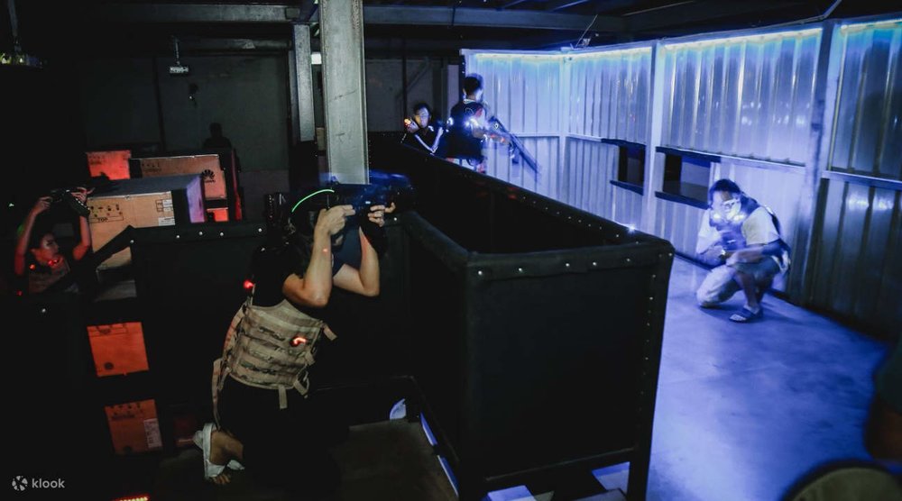 เล่นเลเซอร์เกมที่ Rush B Tactical Laser Tag