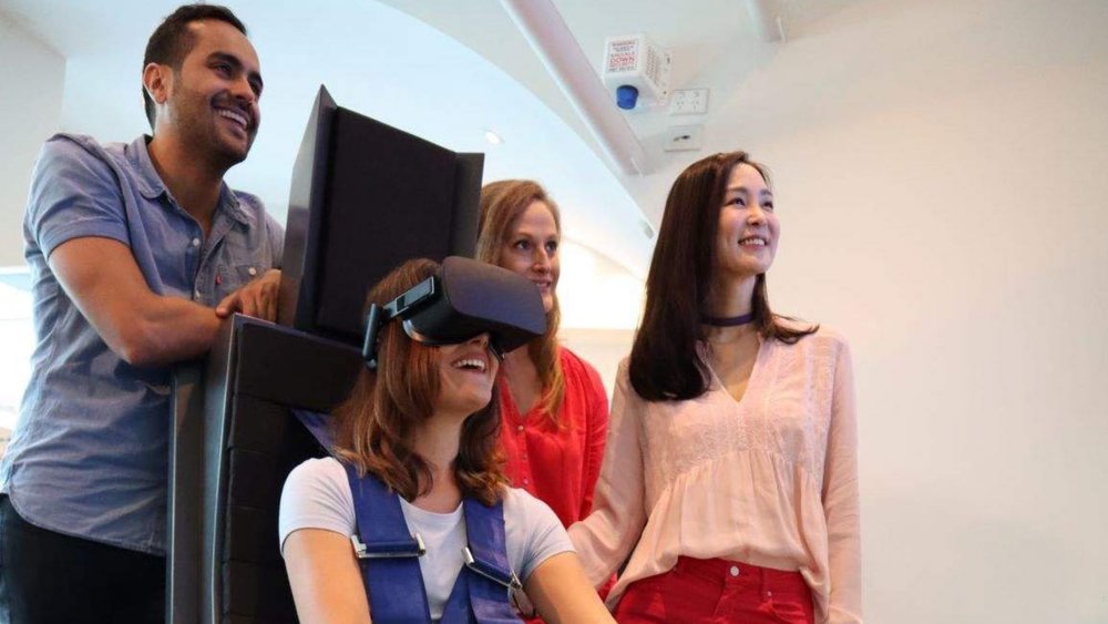 Before the journey begins, you’ll have a pre-flight briefing to familiarize yourself with the controls.