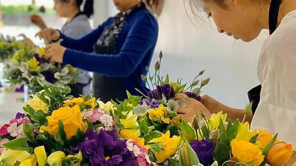 Be florists for a day! Image Credits: @bloominmarvellousflowerschool