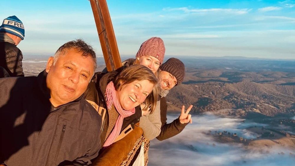 Soar up in the skies with Mum! Credits: @globaballooningaustralia