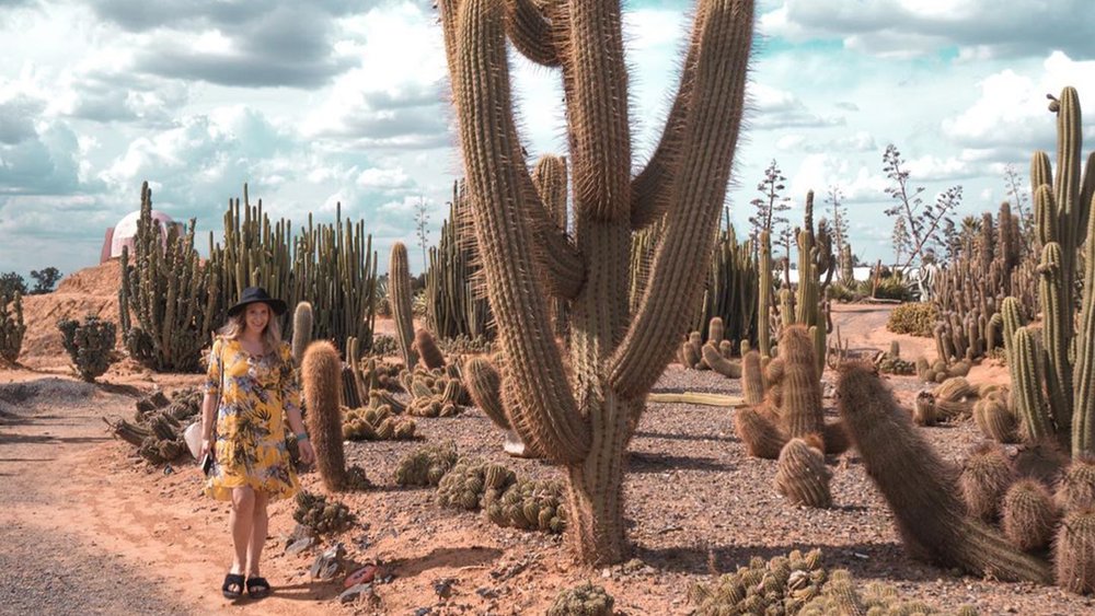 Bring a hat to protect yourself from the sun! Credits: @nomii.tobiasson and @svens.photography