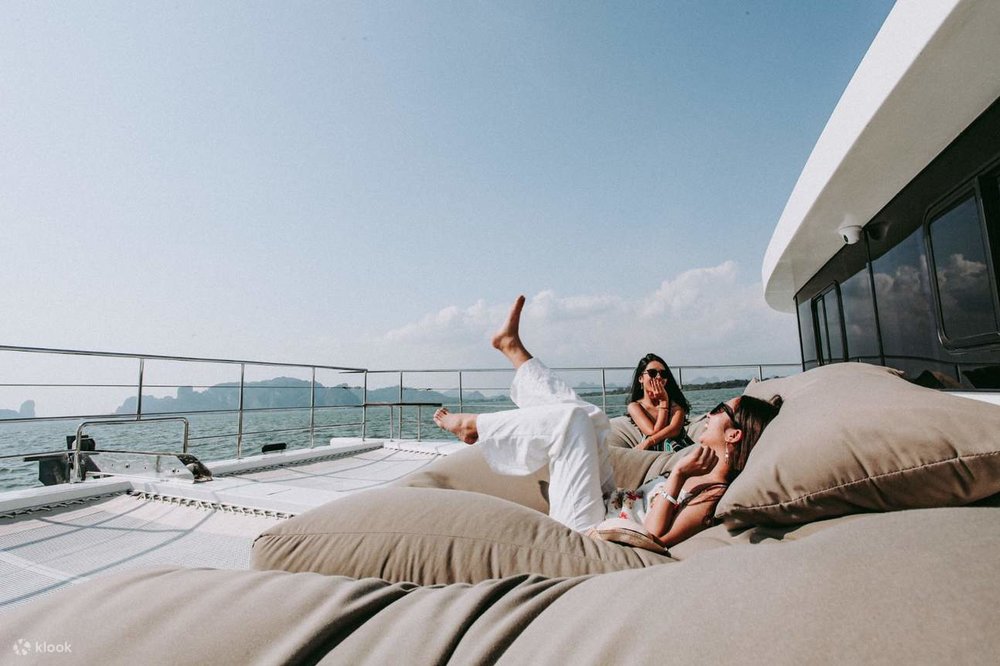 ทัวร์ล่องเรือชมพระอาทิตย์ตกในกระบี่ โดย Yacht Master