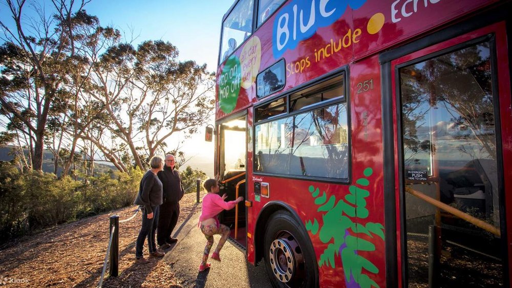 Explore the Blue Mountains’ best sights and lesser-known gems on your hop-on hop-off bus tour.