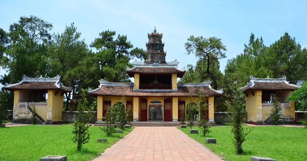 hinh-anh-chua-thien-mu