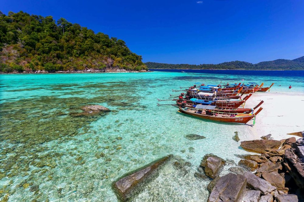  ทัวร์รอบเกาะหลีเป๊ะโดยเรือหางยาว