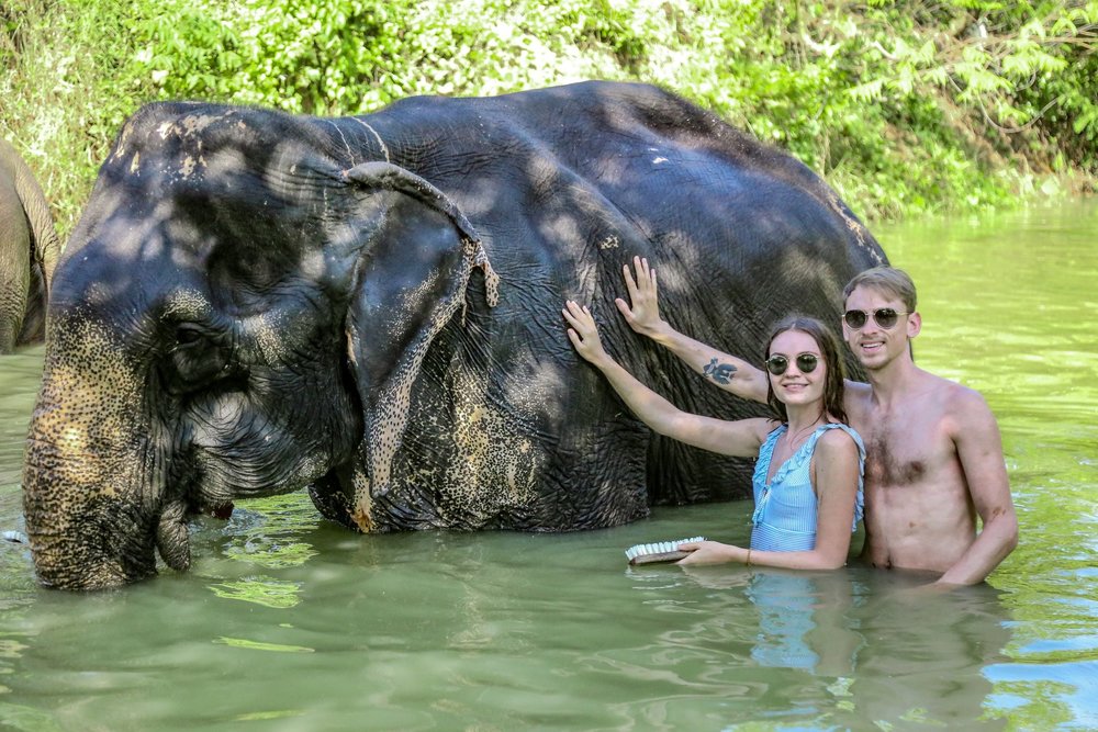  อาบน้ำช้าง 