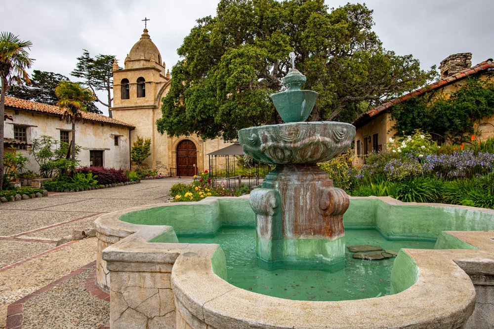 a fountain area in carmel-by-the-sea in california