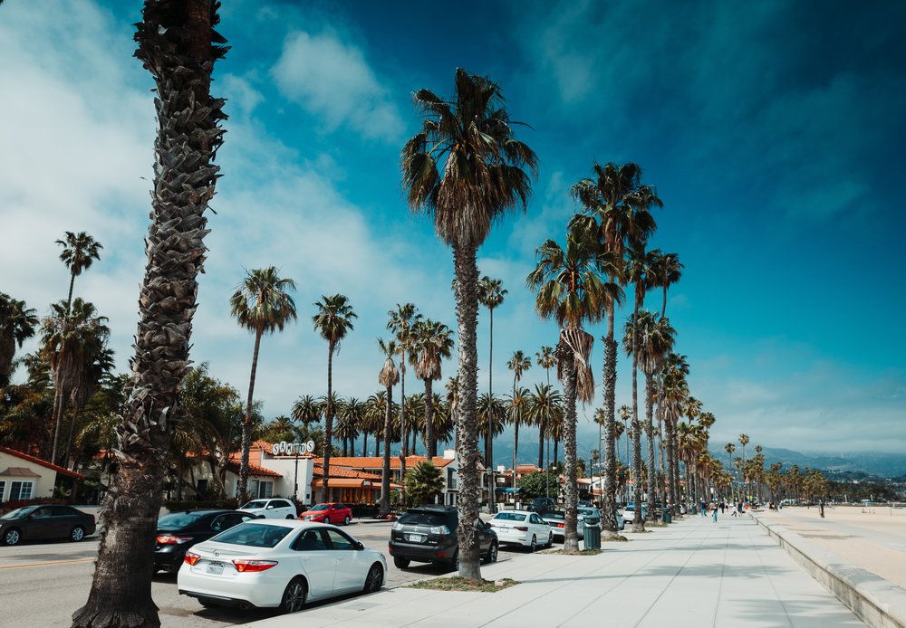 a street in santa barbara california with cars parked