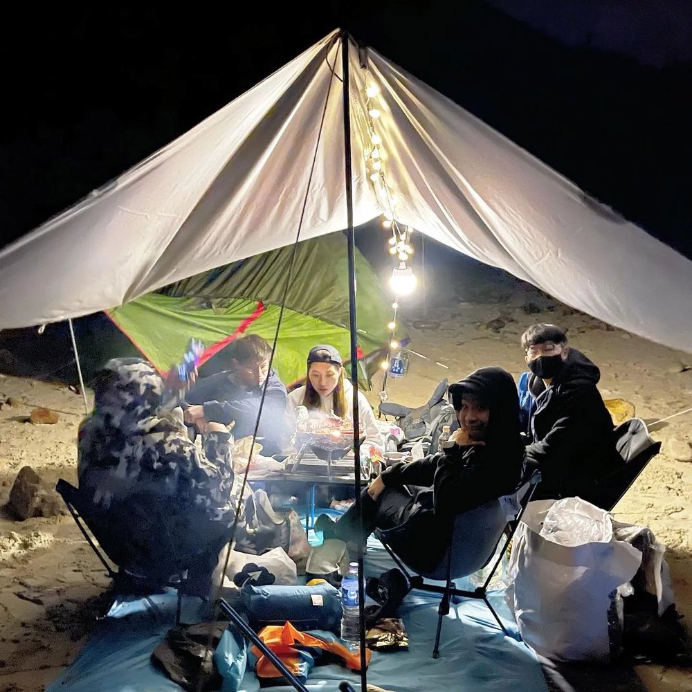 除了在白臘營地有些人亦會在沙灘露營。(Instagram @lululoooo)