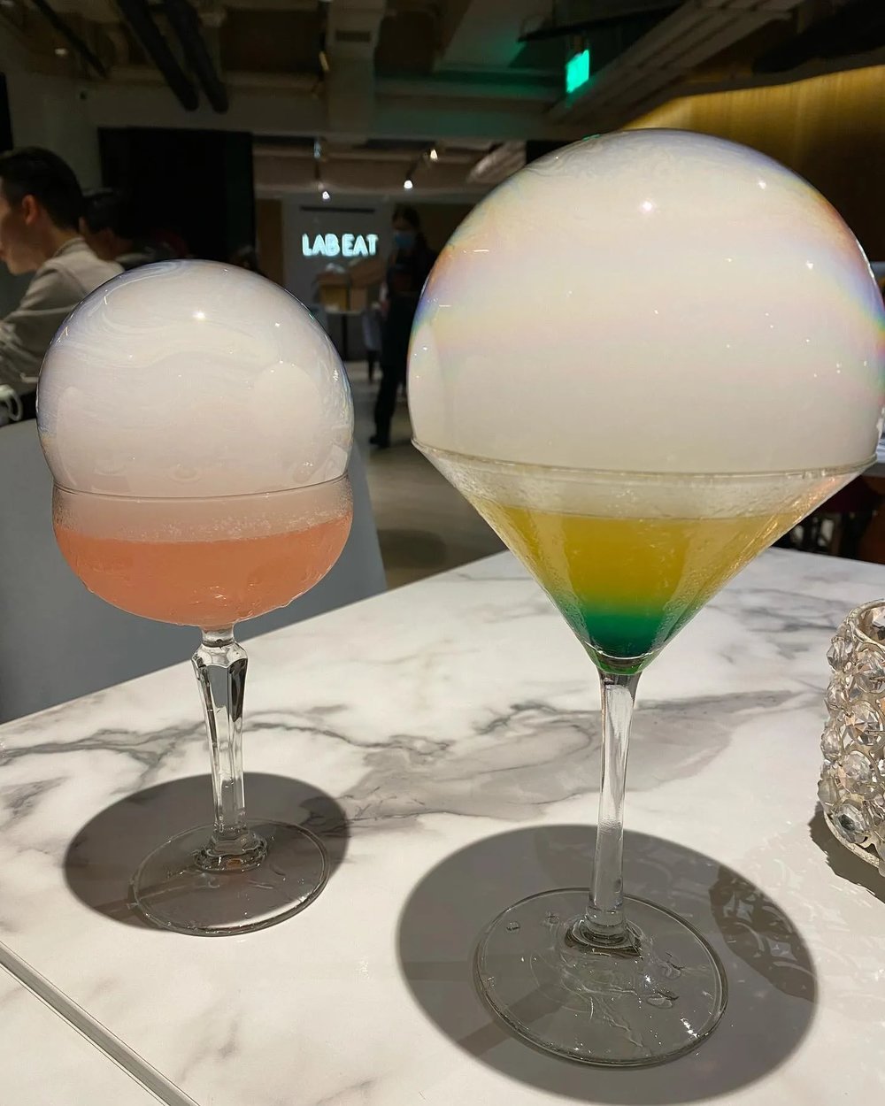 餐廳的飲品也很有特色,這款波波飲品在上枱時才打上氣泡,吸引眼球之餘當然值得瘋狂打卡。(Instagram@nat.ma.ma)