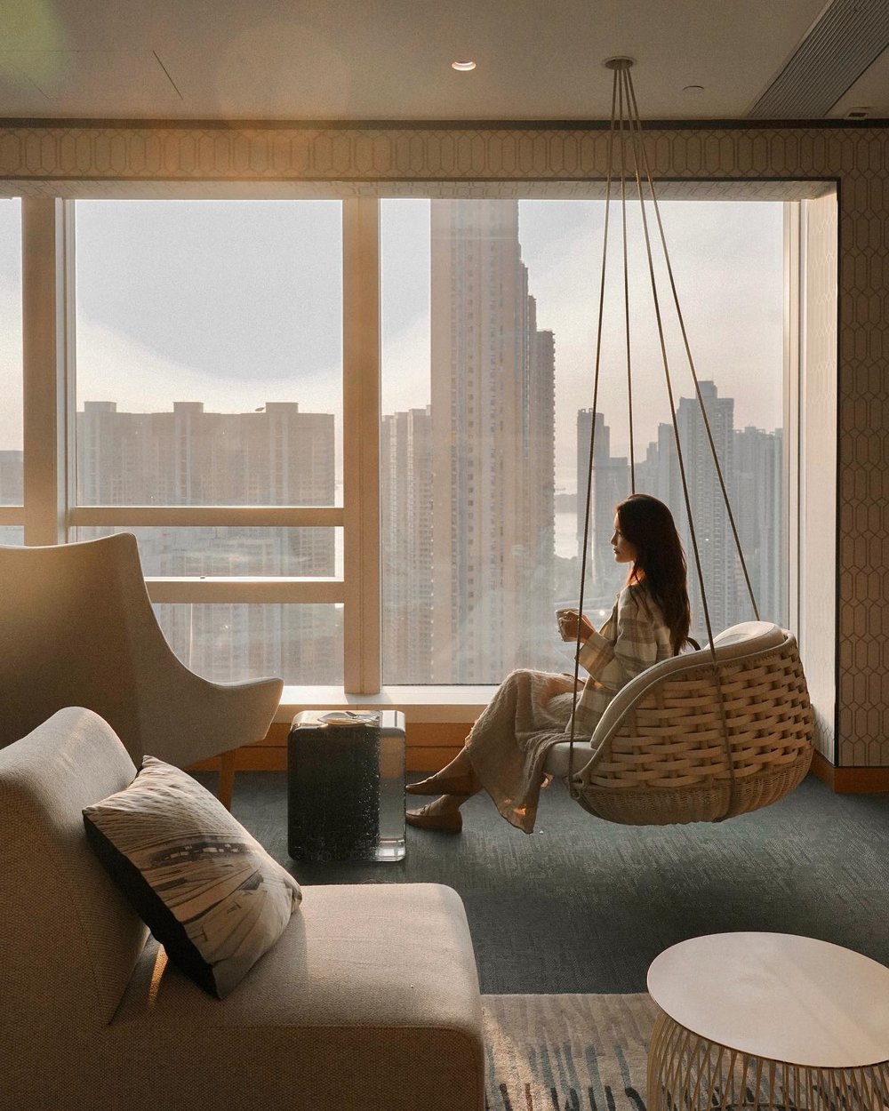 另一重點打卡位是酒店的 Club Lounge,不少人都愛坐在吊椅上打卡。(Instagram@lizeatery)