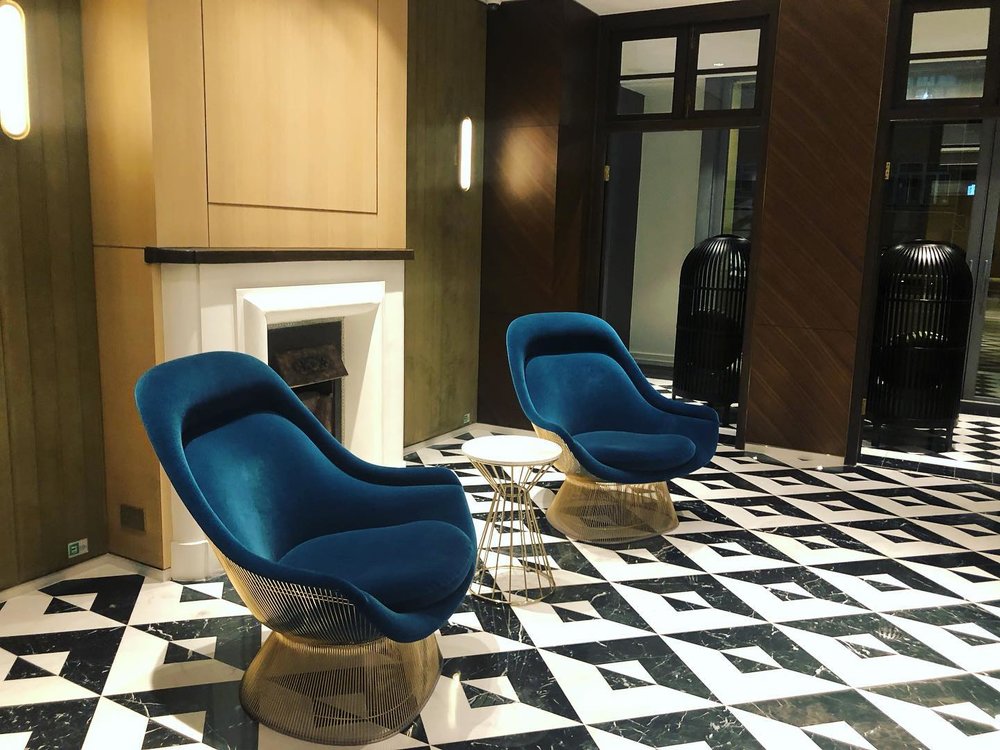 酒店的展覽廳保留了昔日的木地板、幾何地磚、壁爐等。(Instagram@pearlllll_yi)