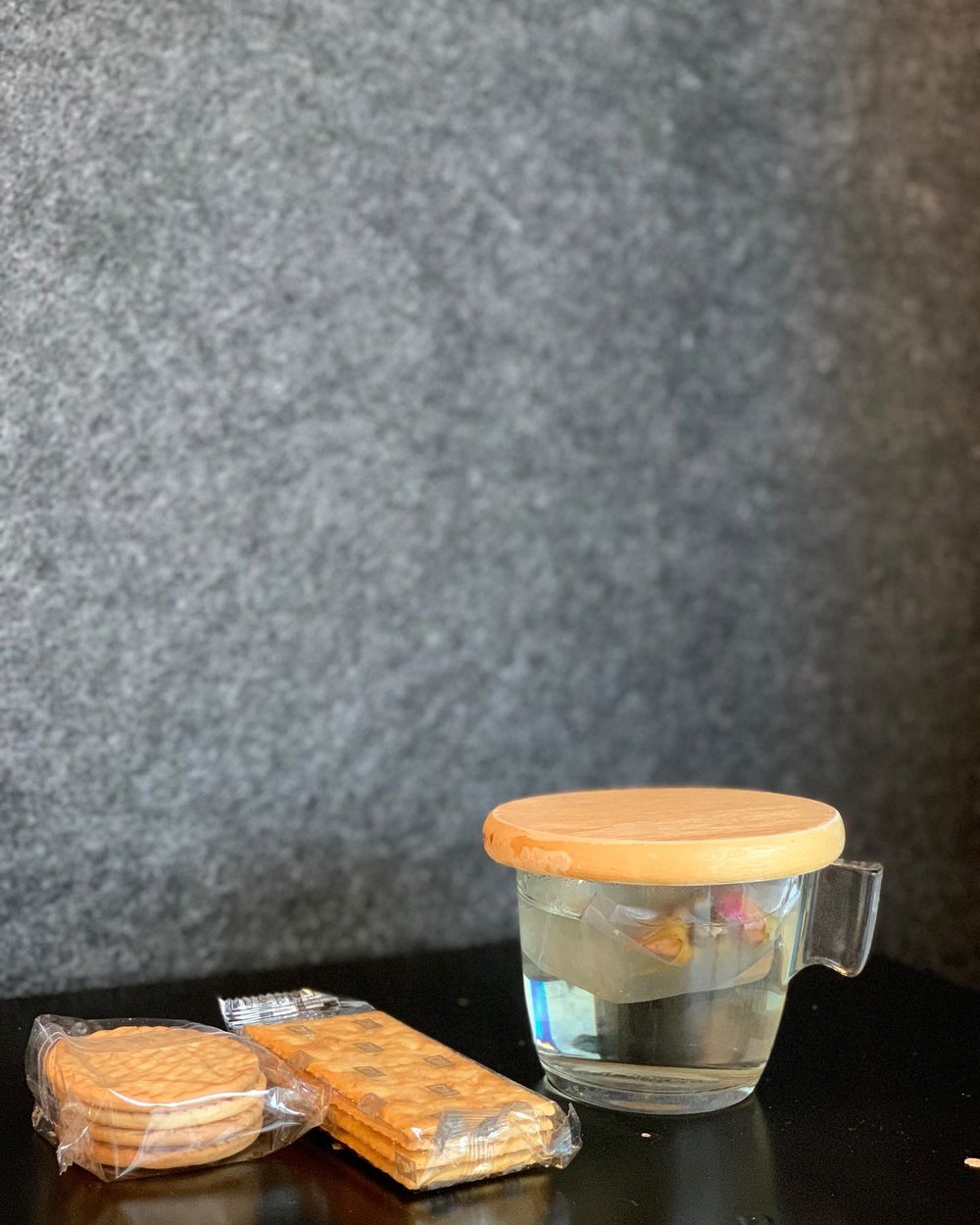 Desk-one設有自助零食及花茶區,工作到累時可提提神。(Instagram@hkfoodfuss)