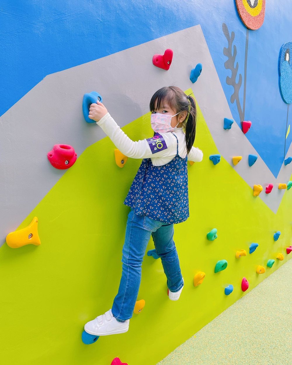 遊樂場內有全港最長的兒童攀石場,可讓家中的馬騮仔放心爬上爬落。 (Instagram@15ab3113)