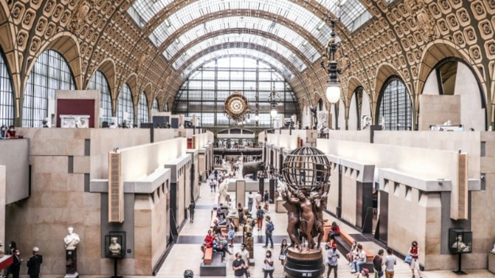 Get lost in the sea of art!