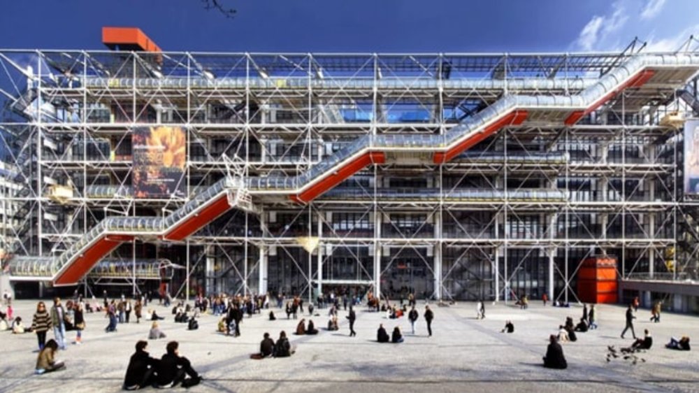 A whopping 15,000 kilos of steel was used to make the center’s unique facade