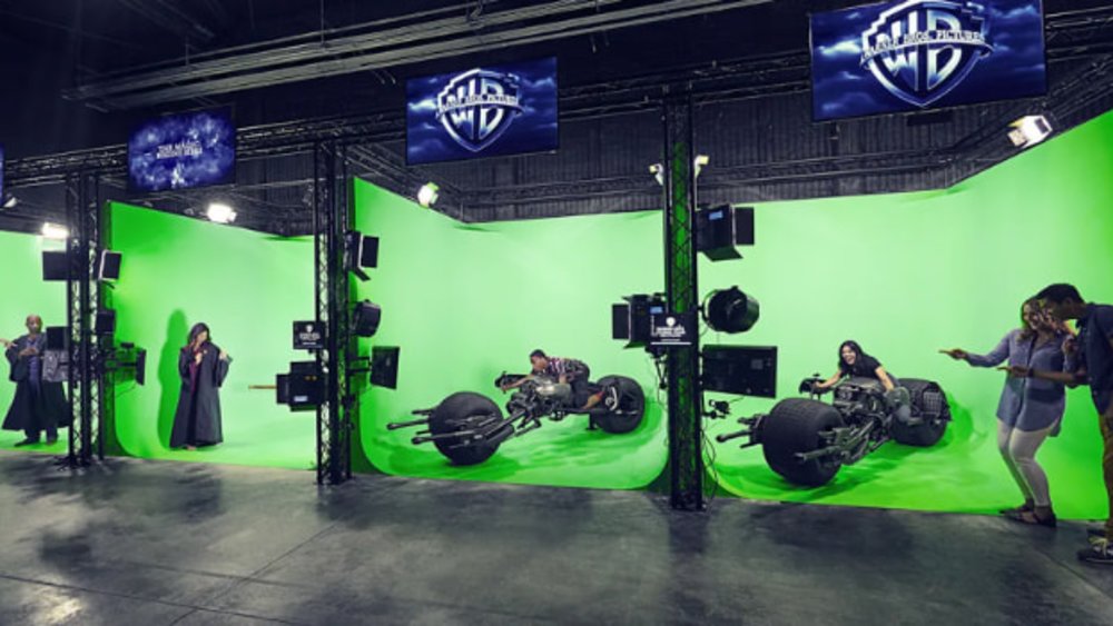 Re-enact your favorite movie scenes on the green screen