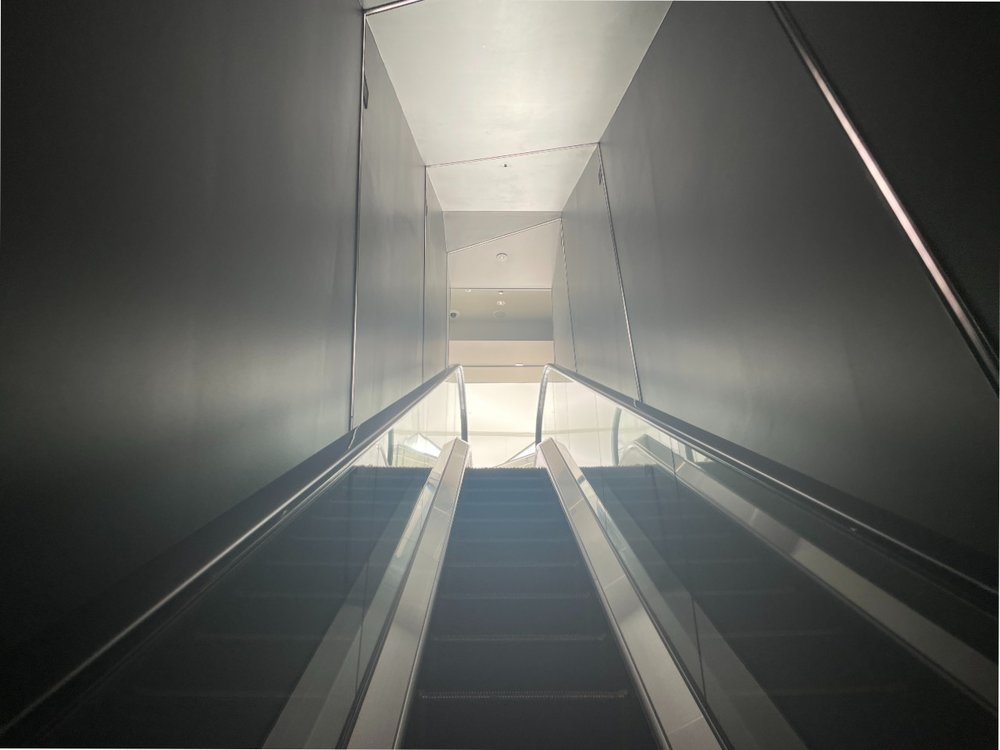 SHIBUYA SKY 展望台までのエスカレーター