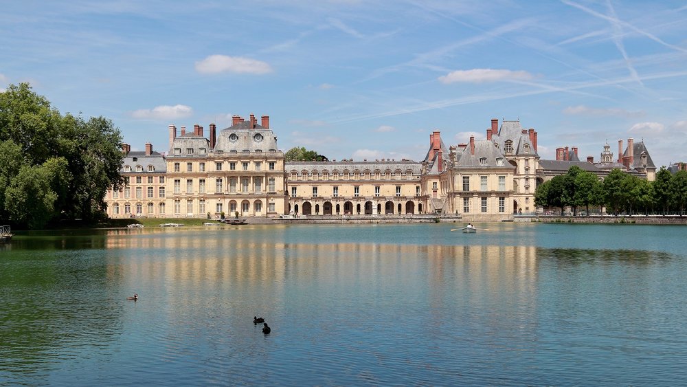 Explore sprawling chateaus not far from Paris! Image Credits: @stefankst