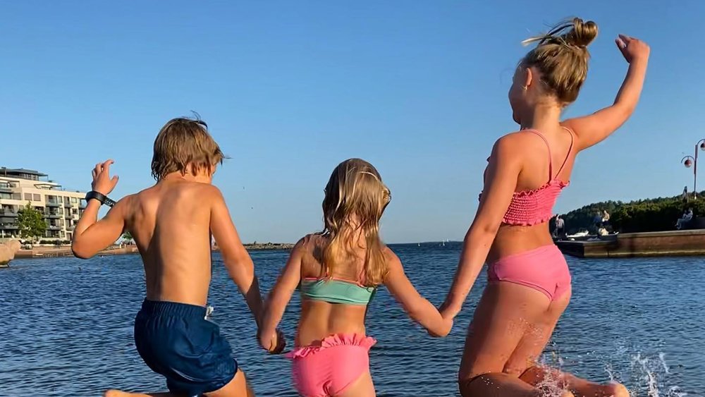 Have a jolly time under the Norwegian sun! Image credits: @maritwangen