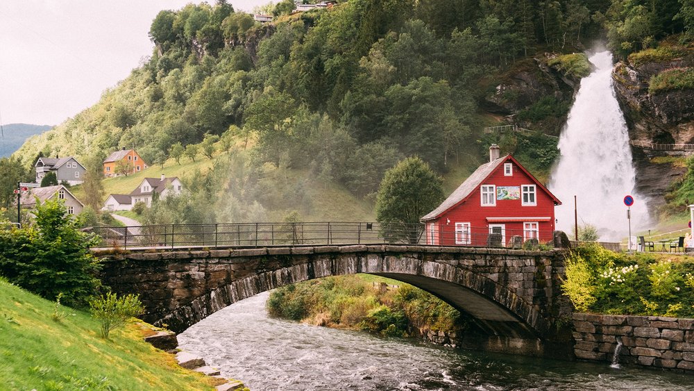 Discover Scandinavia’s stunning scenery, like Norway’s Steinsdalsfossen, with Eurail. Credit: Tobias Tullius