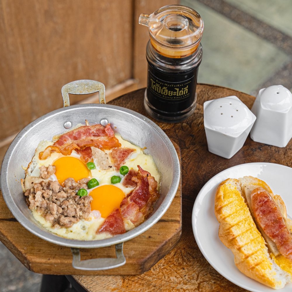 Kope Hya Tai Kee best breakfast spot in Bangkok Thailand