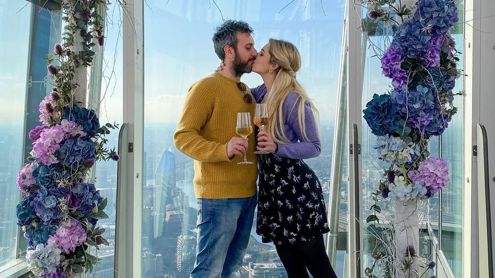 Love is in the air! Grab some drinks from the bar and enjoy a romantic date at The Shard. Credit: denisemoscuzza
