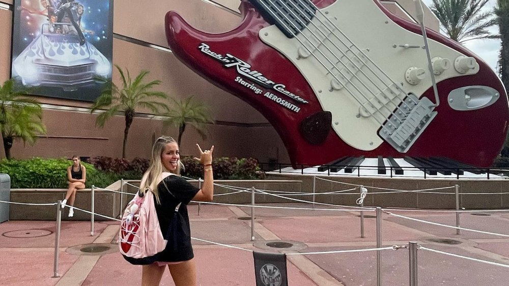 Keep your eyes open ‘coz you don’t wanna miss a thing on this coaster! Credits: @tutiruscitti