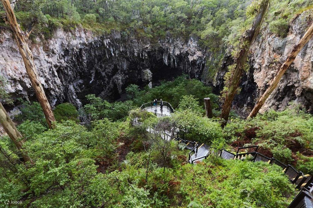 perth best road trips lake cave