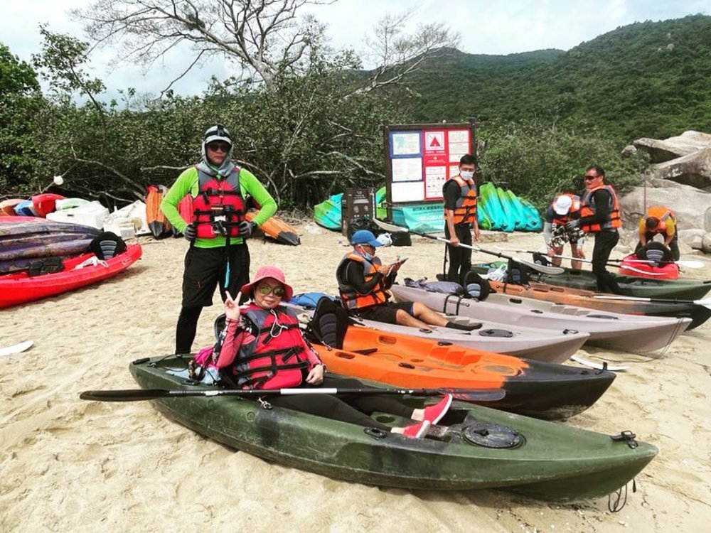 划獨木舟有不少的樂趣,成為更多年香港熱門的活動。 (Instagram @yintak_lai)