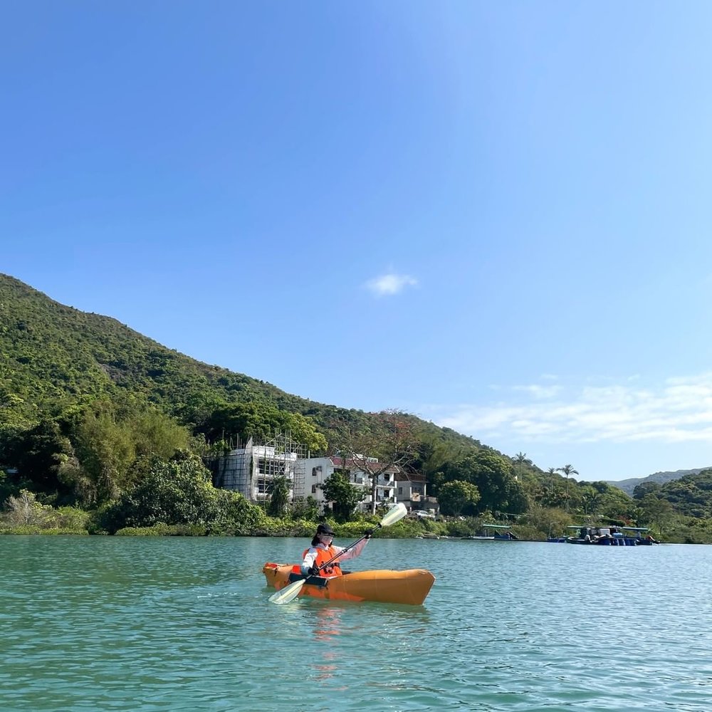 獨木舟並不難上手,但不暗水性就更要注意安全。 (Instagram @piscateus)