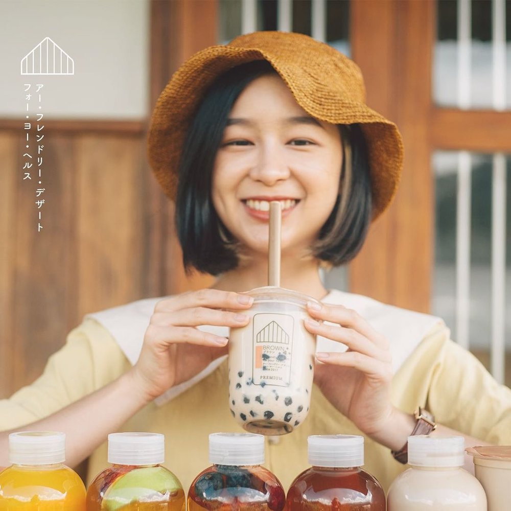 girl sipping bubble tea