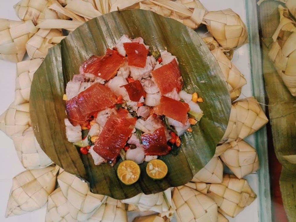 lechon in banana leaf with rice
