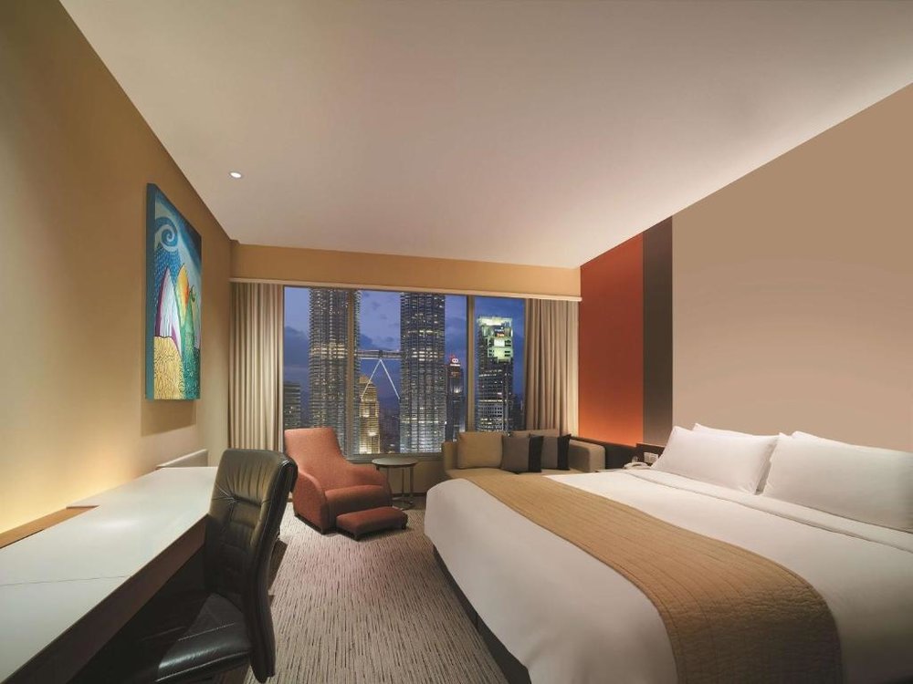 Traders Hotel Deluxe Twin Towers View Room