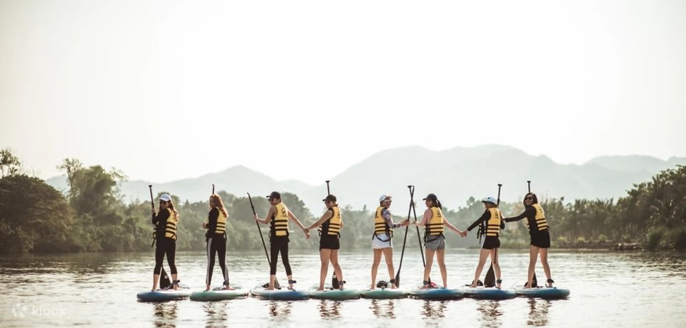 Group of friends standing in the paddle board