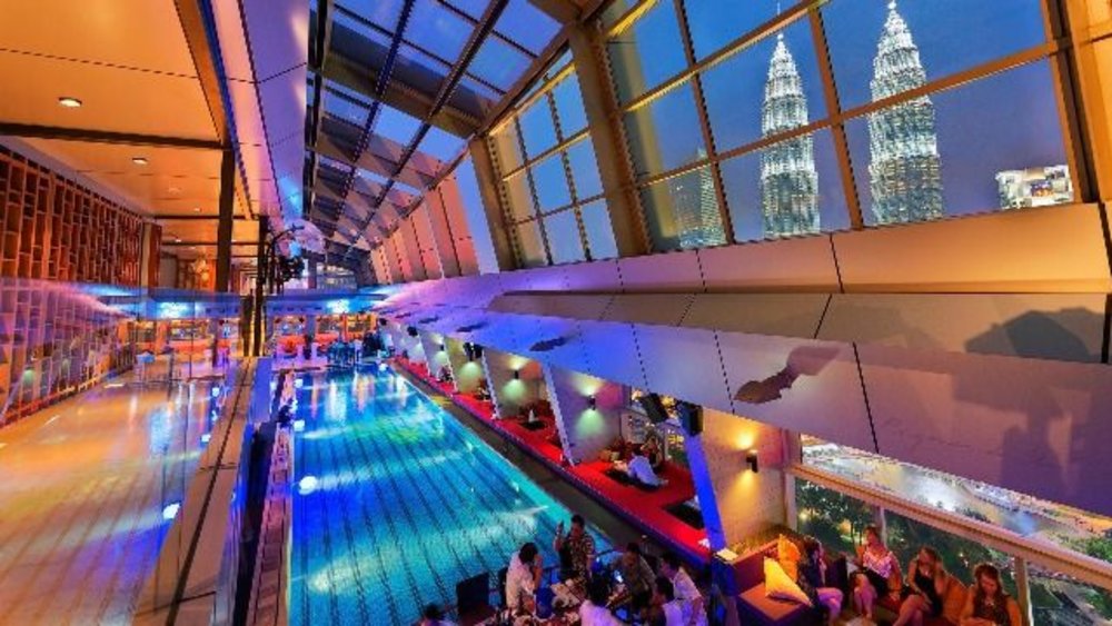 traders hotel kl pool bar skybar