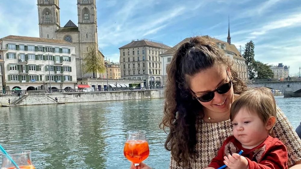 Take a rest and enjoy a lovely lunch at one of the restaurants by Lake Zurich. Credit: ozz.atakann