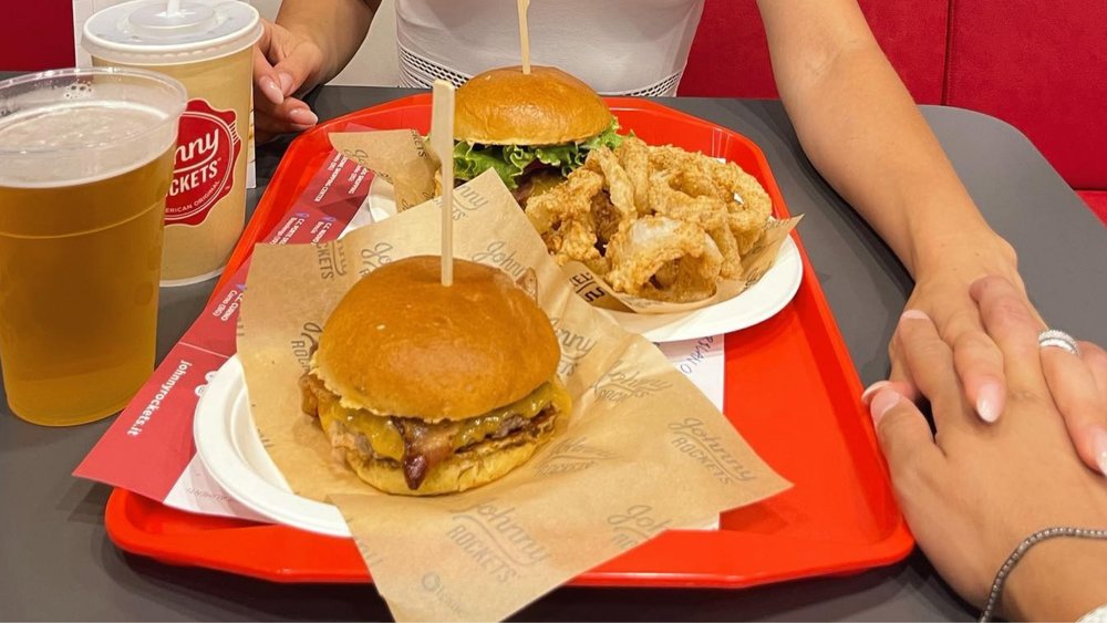 1 milkshake and fries coming right up! Image credits: @yelisavietareal on Instagram