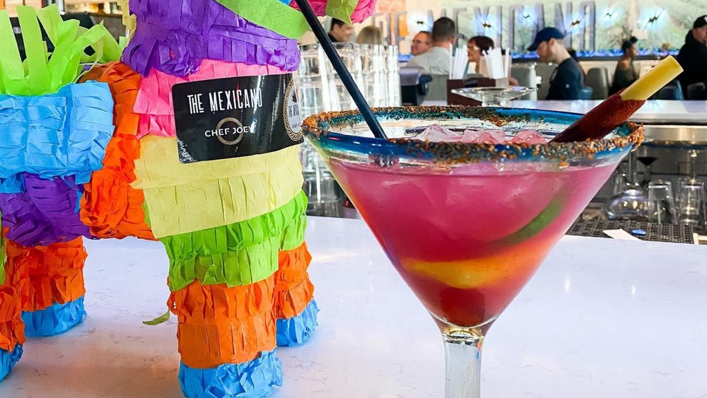 Add a colourful drink to your CityWalk visit! Image credits: @t_ita_kep on Instagram