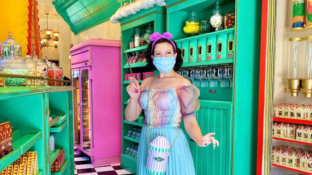 Grab a wand, a broom, and your Universal Studios Hollywood merch at the shop! Image credits: @lysaroma on Instagram