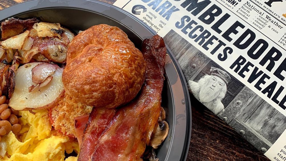 Have a jolly good English breakfast while keeping up with the wizarding world! Image credits: @hogsmeadeweekenders on Instagram