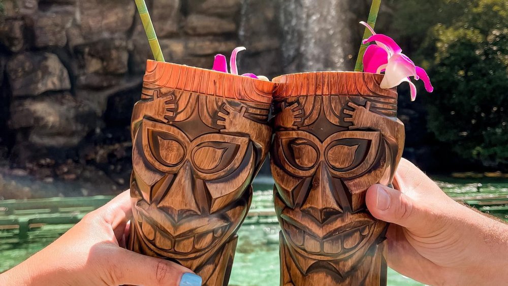 We’re totally getting the island vibes at the Jurassic Cafe. Image credits: @kiraleecrawford on Instagram