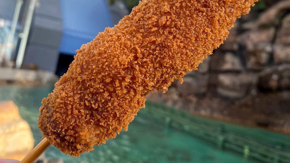 Korean hotdogs have reached the shores of LA. Image credits: @magicparkhoppers on Instagram