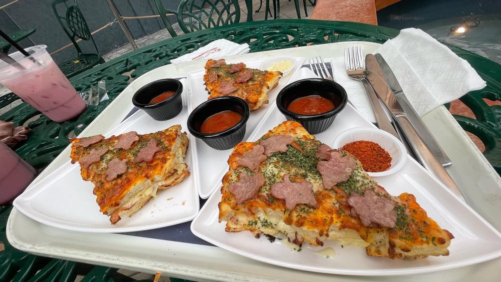 It’s a pizza party at Loui’s! Credits: @xy_mefoodme