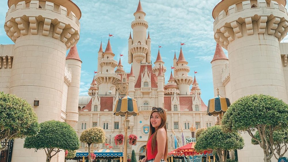 Find your happily ever after inside Far Far Away! Credits: @anjviray