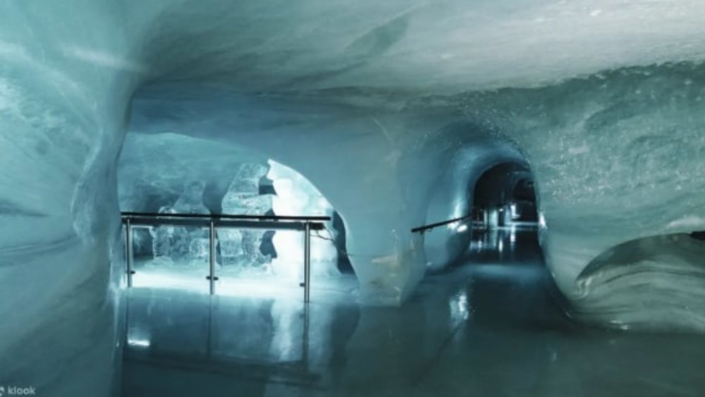 The Ice Palace was made and carved by artists and miners in the 1930s.